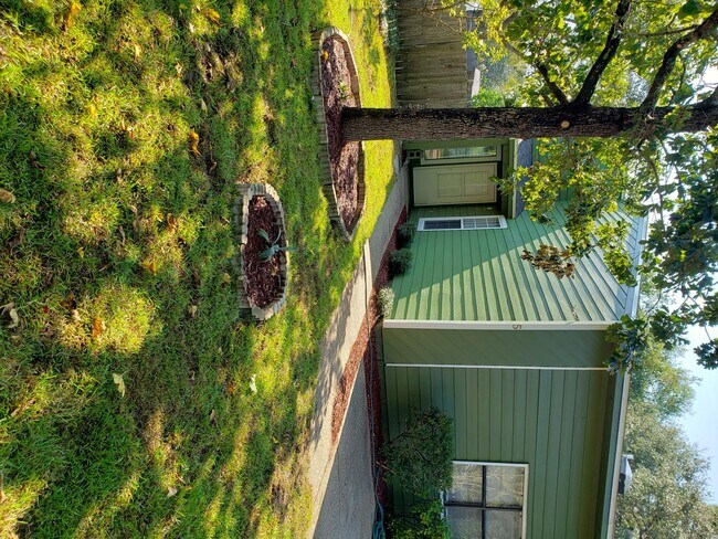 Building Photo - 62 4th Ave