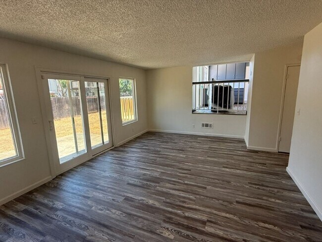 Building Photo - Rare Remodeled 5 Bedroom 2.5 Bath Tri Level in Vacaville
