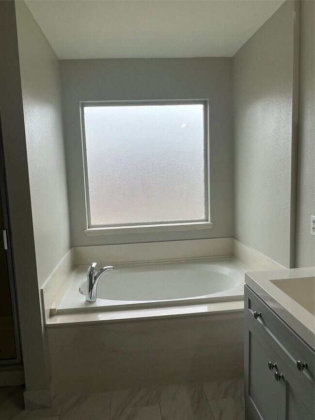 Building Photo - 12035 Duane St