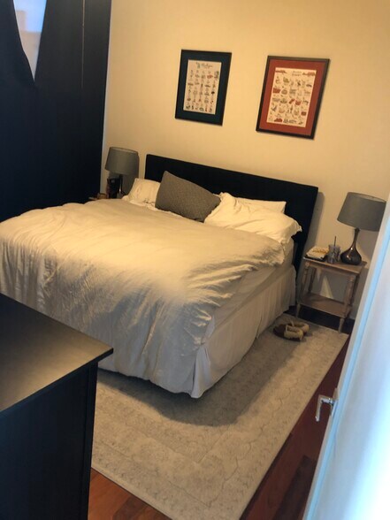 Building Photo - 1624 W Division St