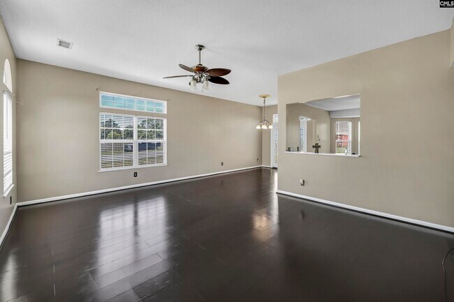 Building Photo - 331 Woodcote Dr