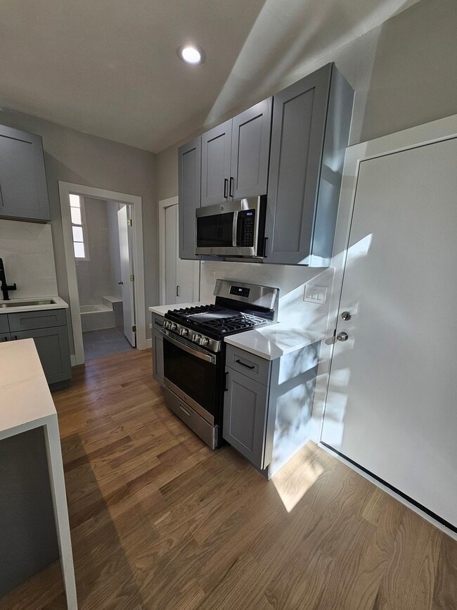 Building Photo - 901 N Francisco Ave