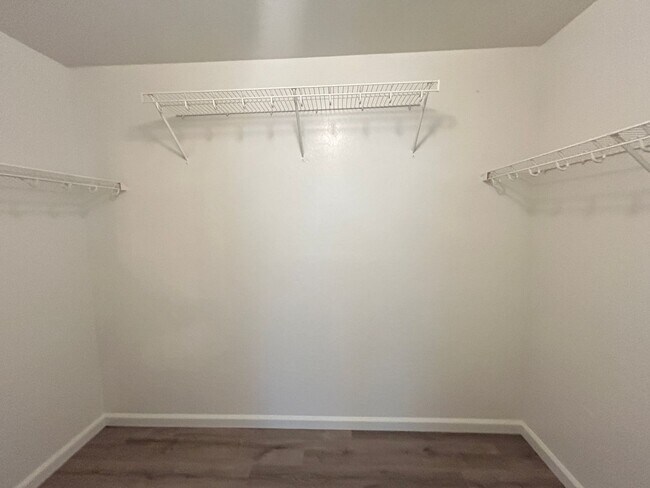 Building Photo - Stunning 4 Bedroom Remodel in Harbor Shores