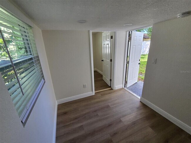 Building Photo - 416 W Ianthe St