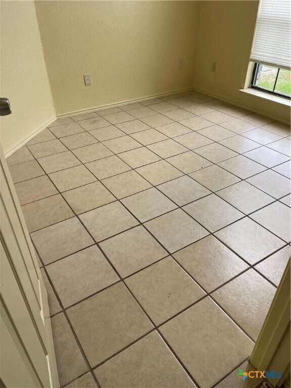 Building Photo - 2404 Bluebonnet Dr