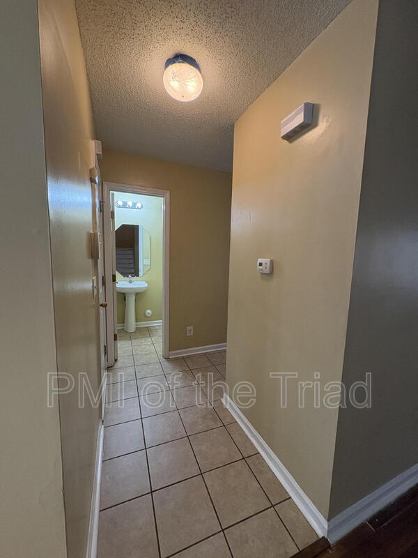 Building Photo - 152 Drewsbury Dr