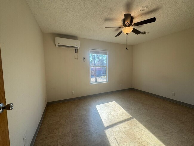 Building Photo - 22474-224D2 Restful Ln