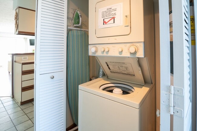 Building Photo - SHORT TERM RENTAL ONLY Spend Winter Oceanf...