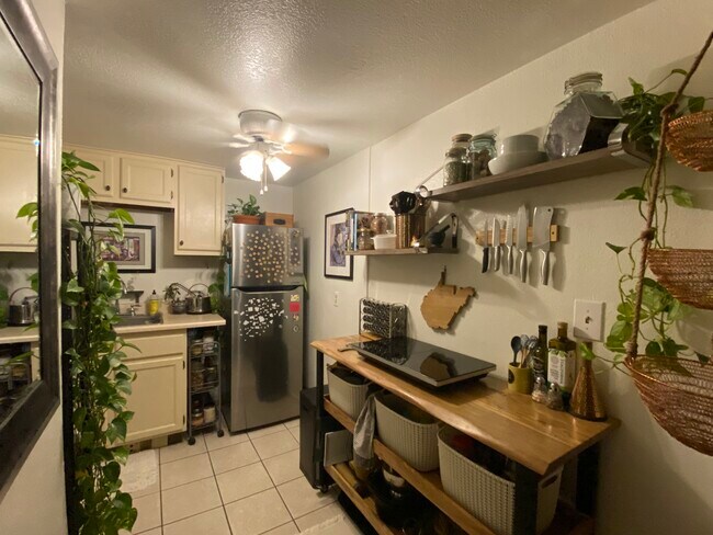 Building Photo - 108 E Avenida San Gabriel