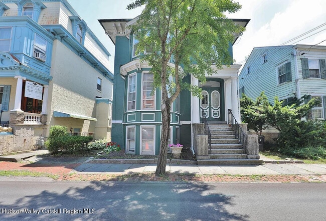 Building Photo - 16 John St