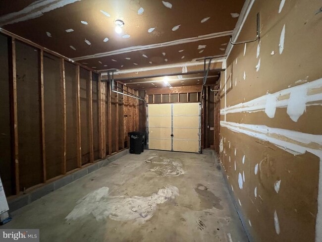 Building Photo - 402 Chalmers Ave