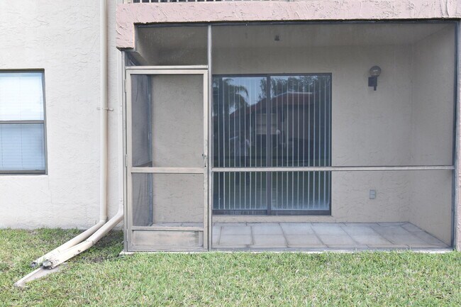 Building Photo - 21895 Lake Forest Cir