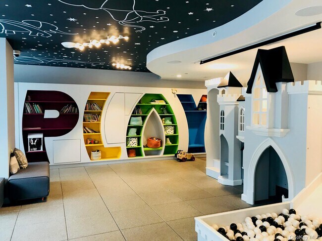 Building Photo - 131-03 40th Rd