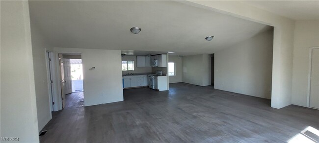 Building Photo - 5533 Tres Piedras Rd