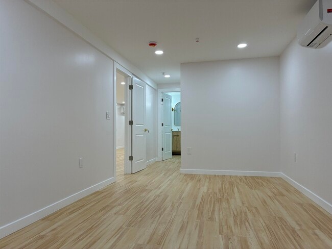 Building Photo - 716 11TH St