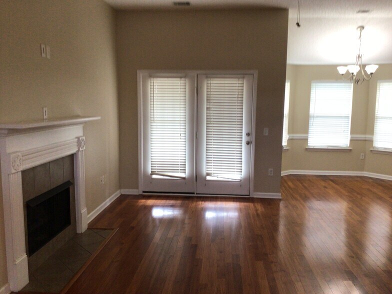 Building Photo - 64 Lancaster Way