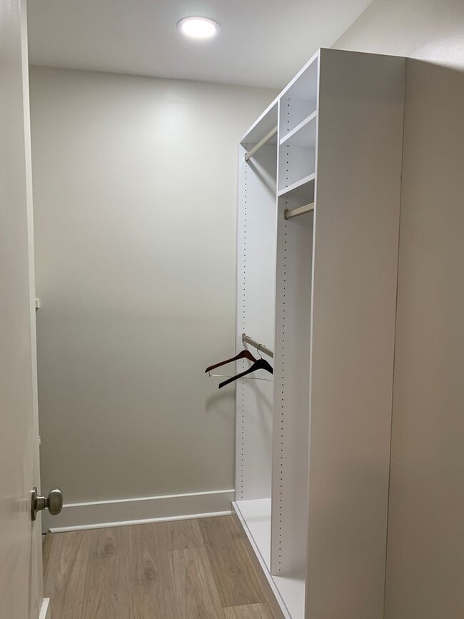 Building Photo - Completely Renovated 2 Bedroom 2 Bath Park Place Condo