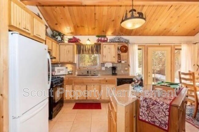 Building Photo - 199 Oriole Dr