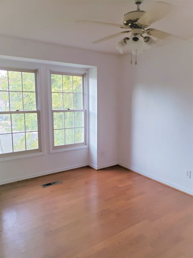 Building Photo - 4 bedroom 2 1/2 bath home in Sunset Oaks