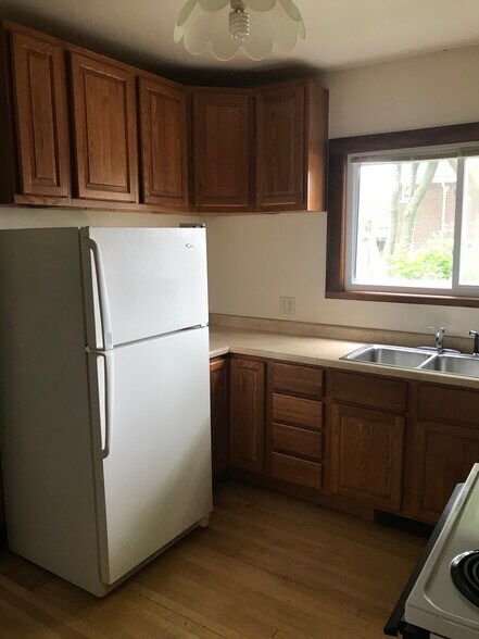 Kitchen - 5628 W Washington Blvd