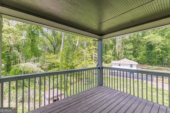 Building Photo - 1410 Eastland Rd SE