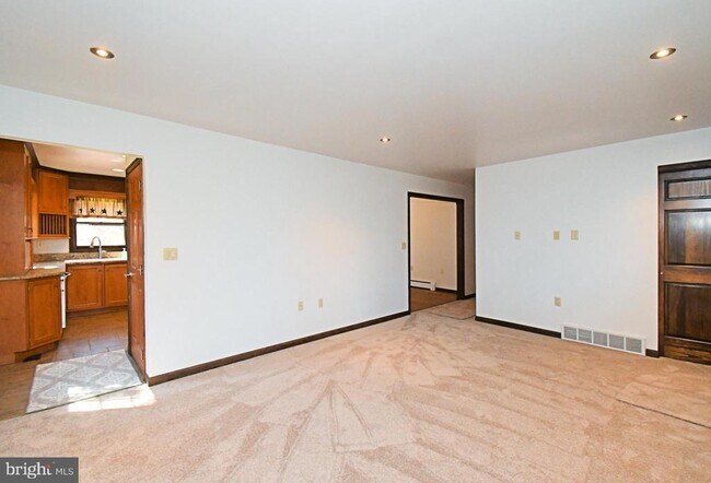 Building Photo - 306 Cedar Hill Rd