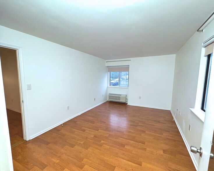 Building Photo - 25 Steeplechase Ct