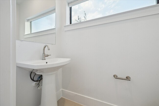 Building Photo - 2401 Crawford St