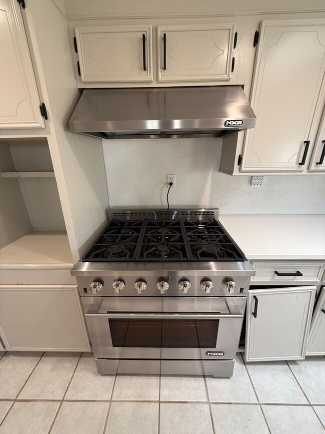 Building Photo - Spacious 2 Bedroom on 1 Arce -Texico Schools