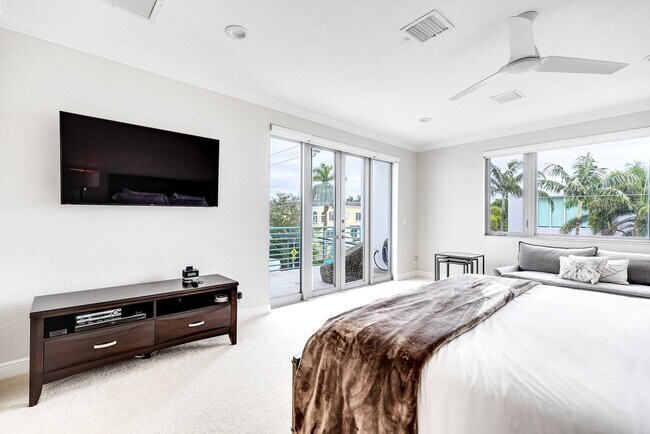 Building Photo - 1412 SE 2nd St