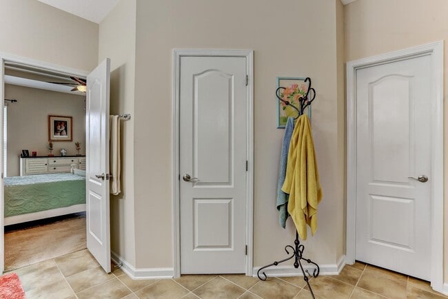 Building Photo - 94264 Woodbrier Cir