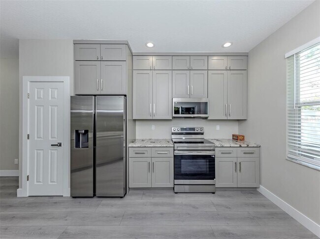 Building Photo - 3941 Yellowstone Cir