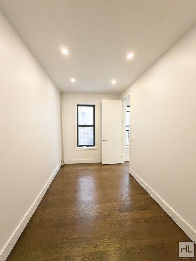 Building Photo - EASTERN PARKWAY / Rent Stabilized  Crown Heights 1-Bed 1-Bath / Prospect Park