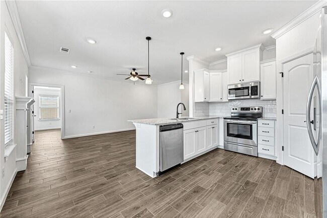 Building Photo - 266 S Coventry