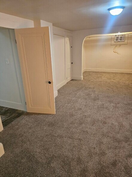 Building Photo - 610 S 35th Ave