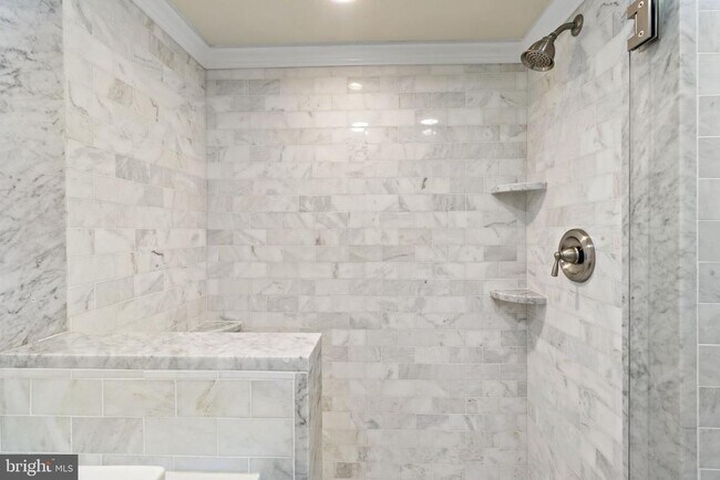 Building Photo - 1901 Walnut St