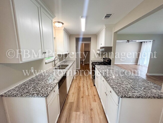Building Photo - 808 Loy Ln