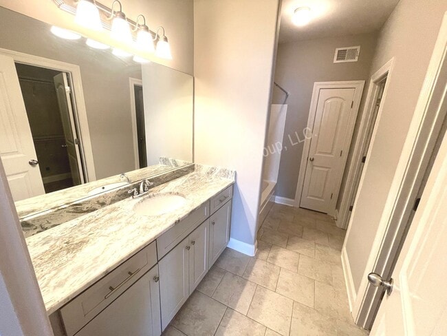 Building Photo - 4BD/4.5BA FOR RENT - Only Through 7/18/2024