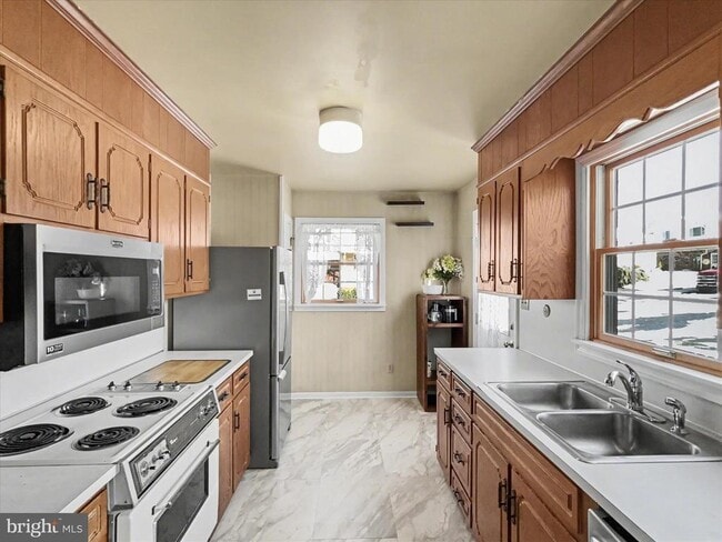 Building Photo - 902 Cypress St