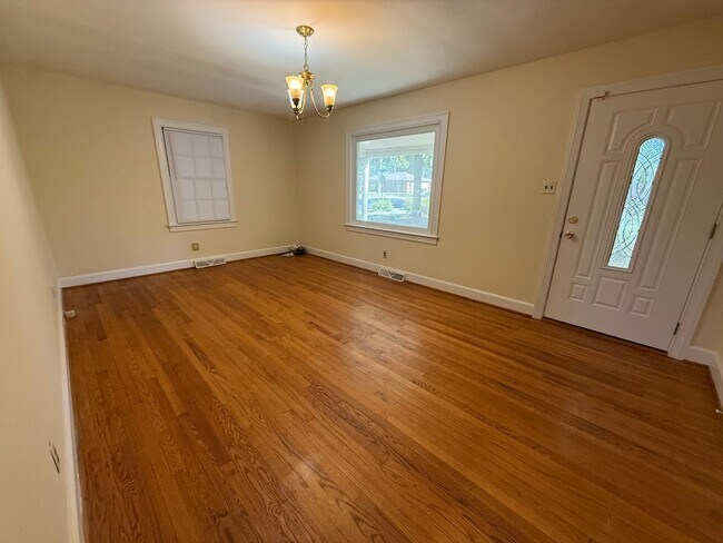 Building Photo - 1300 Dogwood Ln NW