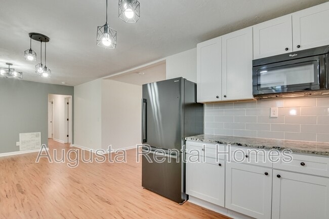 Building Photo - 2312 Mura Dr