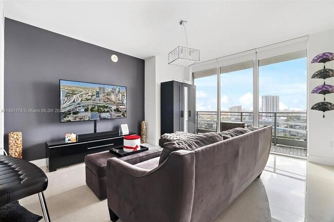 Building Photo - 90 SW 3rd St