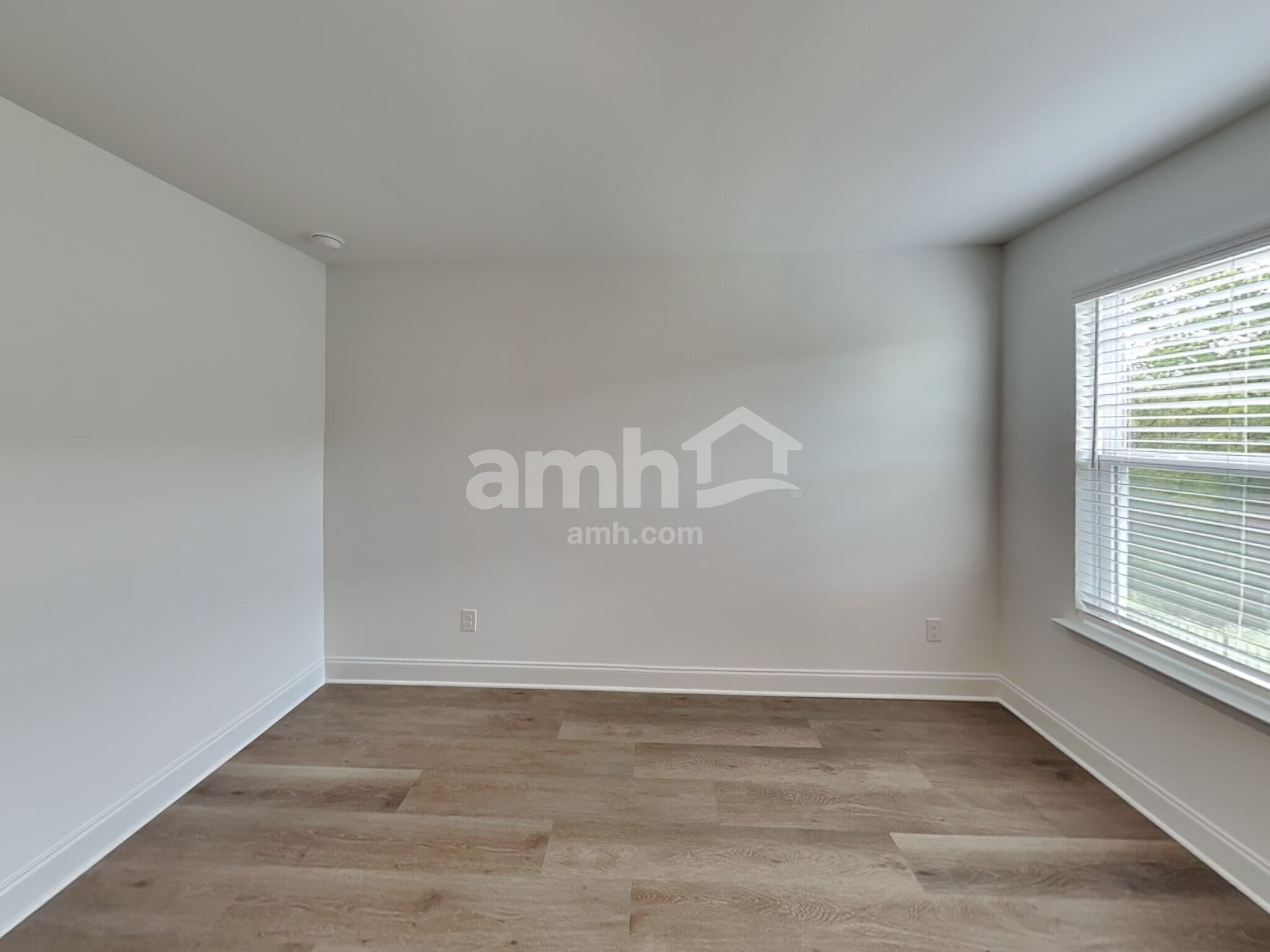 Building Photo - 304 Sharpe Ct