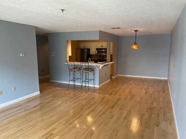 Building Photo - 50 Steeplechase Ct