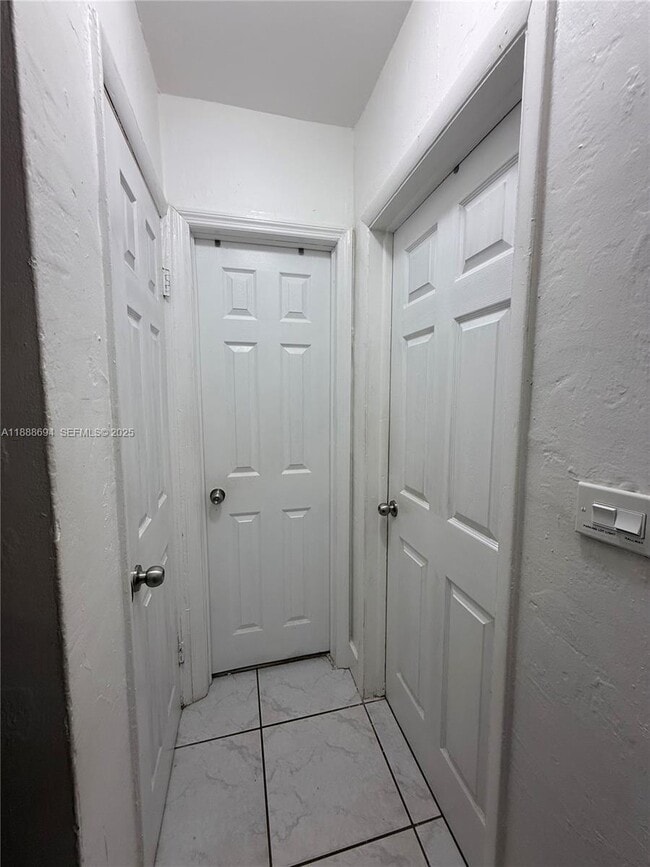 Building Photo - 1049 SW 3rd St