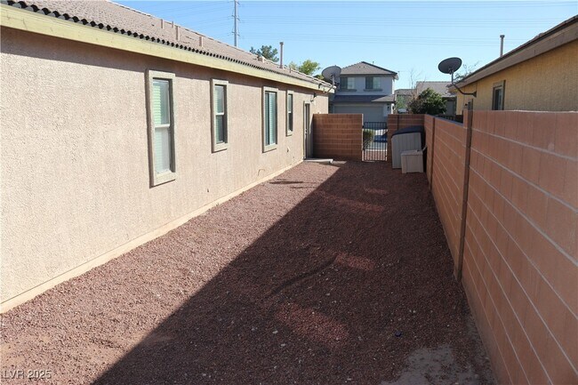 Building Photo - 3764 Bowers Hollow Ave