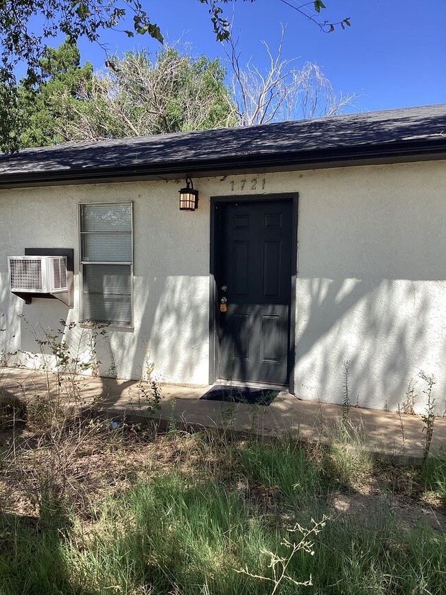 Building Photo - 2 Bedroom in the Parkview School district!...