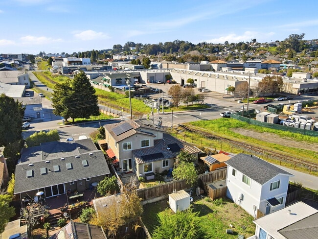 Building Photo - 820 Almar Ave