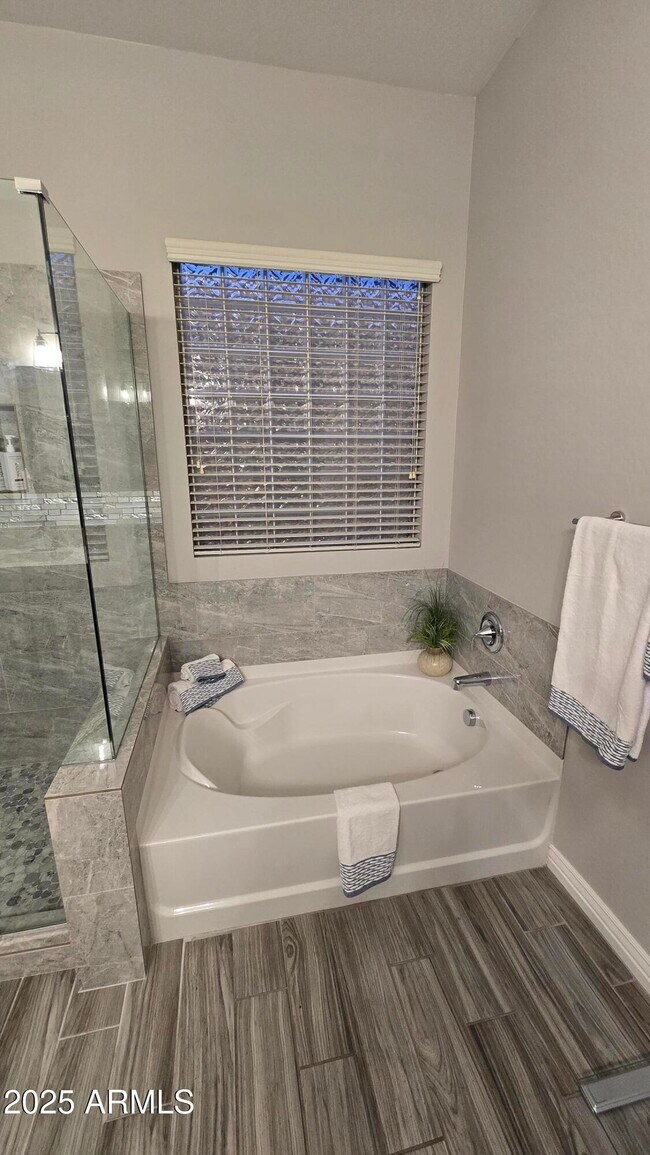 Building Photo - 17591 W Dahlia Dr