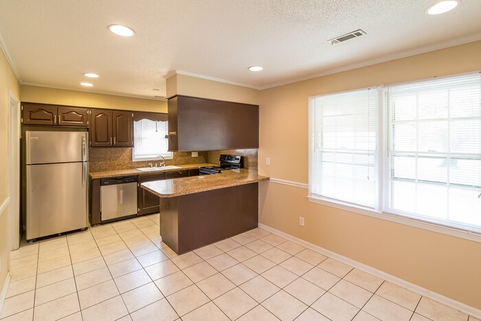 Building Photo - 306 Gippy Dr